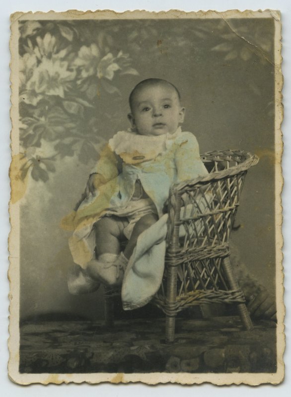 Retrato de estudio de Antonio González Olivares a los pocos meses de edad
