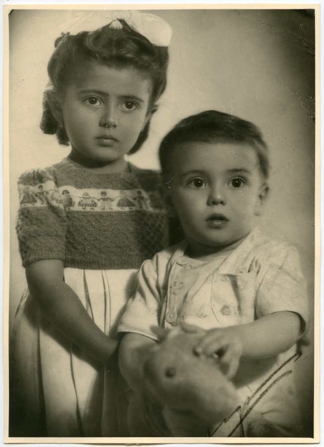 Retrato fotográfico de los hermanos Carmen y Dictinio de Castillo-Elejabeytia Zamora.