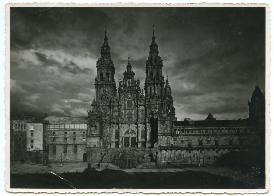 Reportaje de fotografías con vistas nocturnas de Santiago de Compostela.