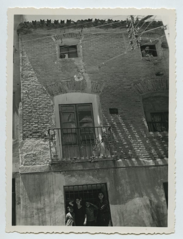Vista de un edificio ubicado en la calle Agustinas nº 1 de Murcia