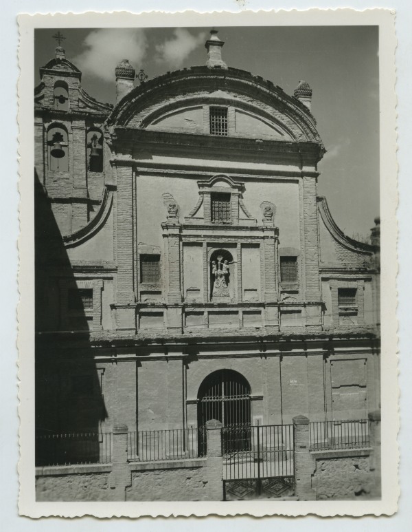 Vista de la fachada principal del convento de Agustinas de Murcia