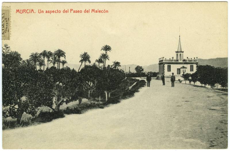 Murcia. Un aspecto del Paseo del Malecón. 