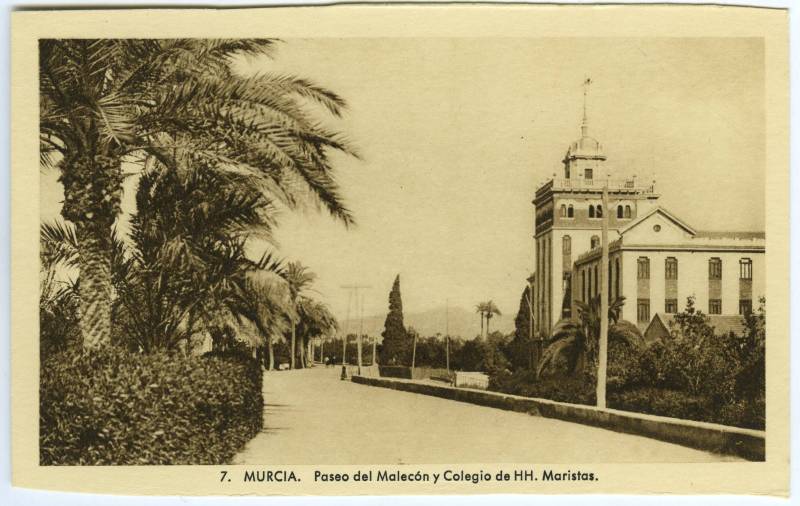 Murcia. Paseo del Malecón y colegio de los HH  Maristas.