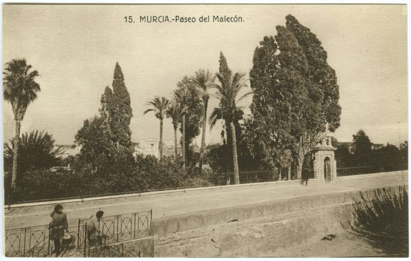 Murcia. Paseo del Malecón.