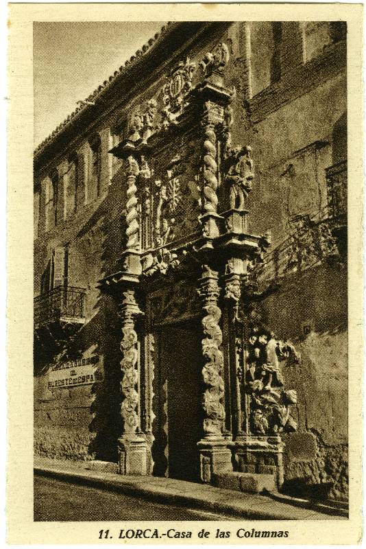Fachada principal de la Casa de las Columnas, de Lorca.