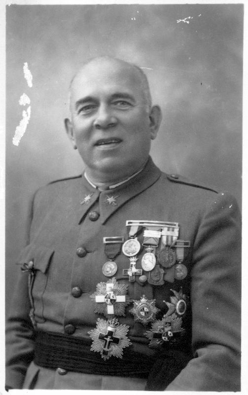 Retrato de un general de brigada, con condecoraciones