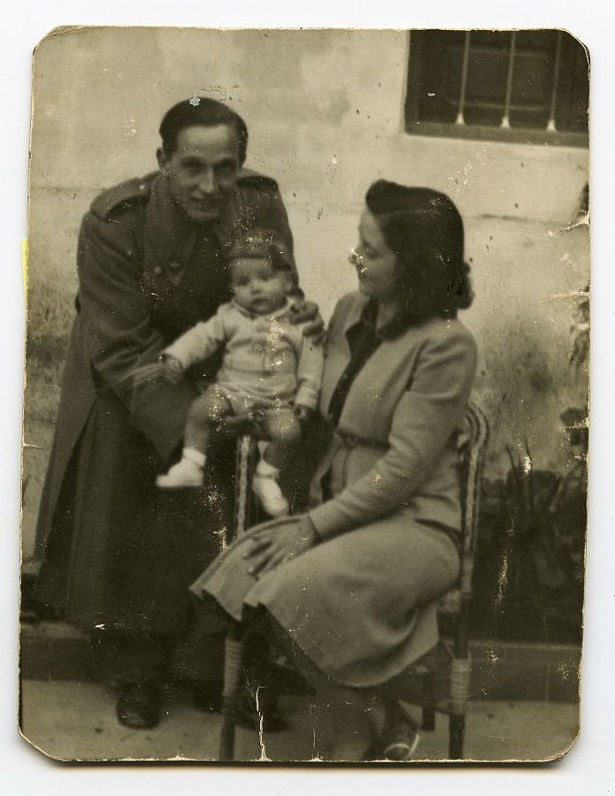 Eduardo Batán y María Saura con su hijo José Luis.