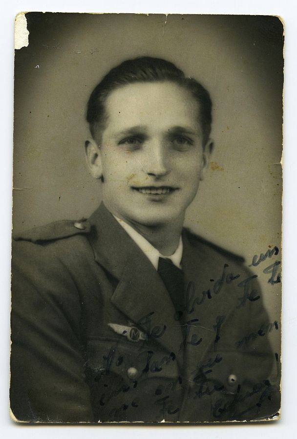 Retrato de Eduardo Batán con uniforme del Regimiento Aéreo.