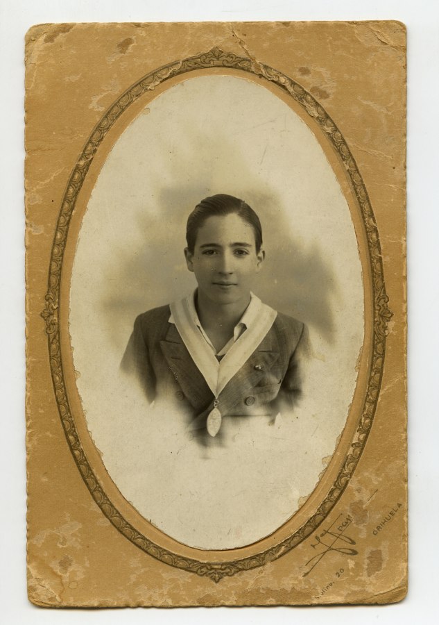 Retrato de estudio del joven Isidoro Molina Pérez de los Cobos