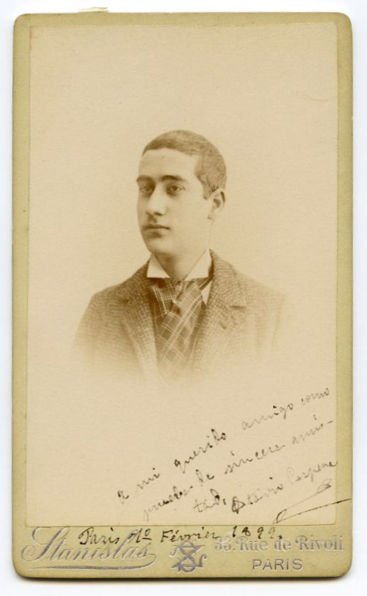 Retrato de estudio de Octavio Carpena Pellicer, fundador de la farmacia Carpena en Santomera.