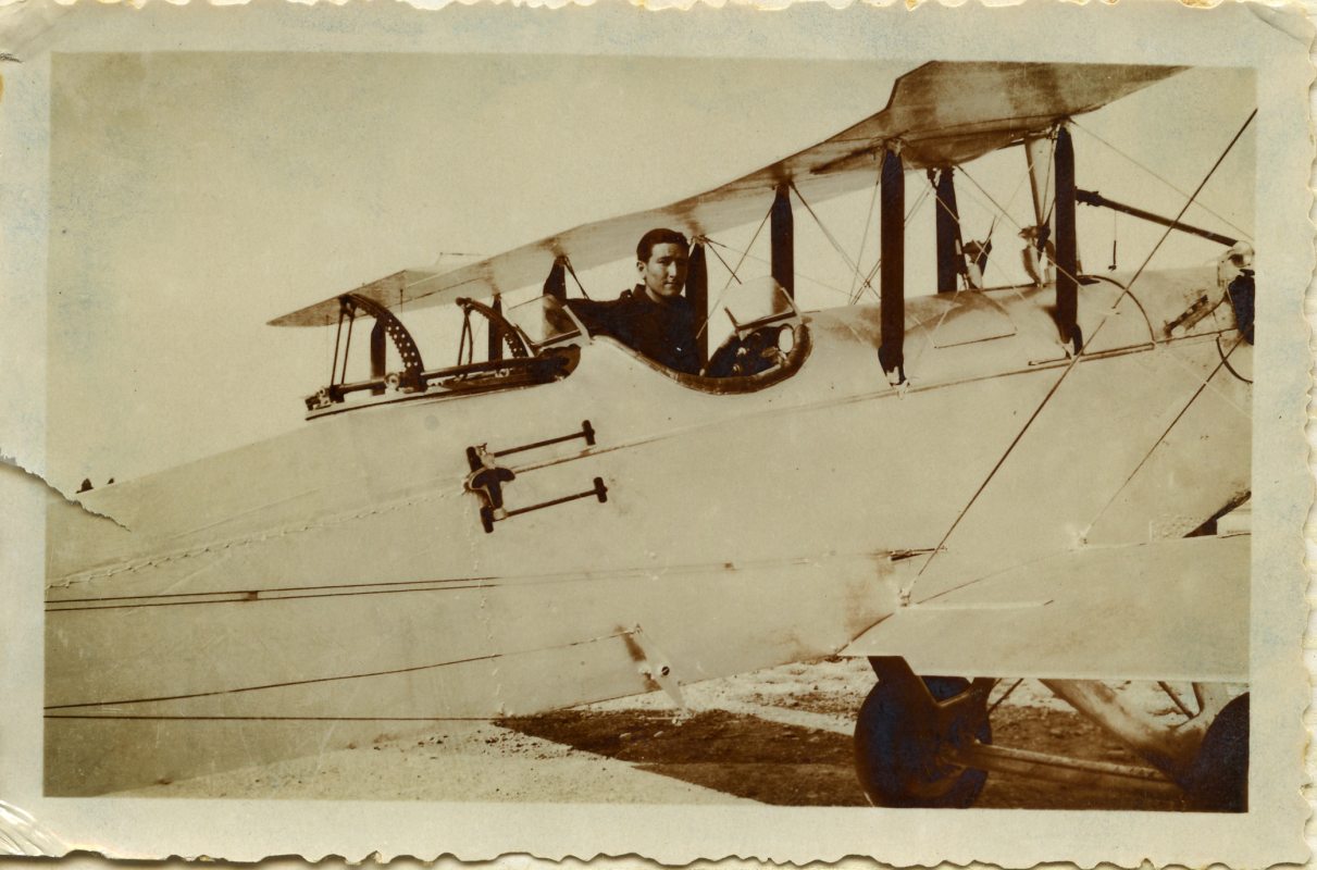 Miguel Galindo en un avión Hispano DH.9.