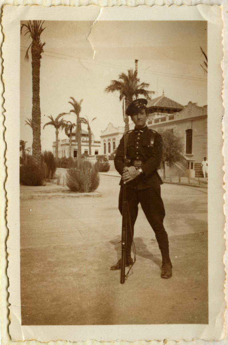 Miguel Galindo de guardia en la base de Los Alcázares.