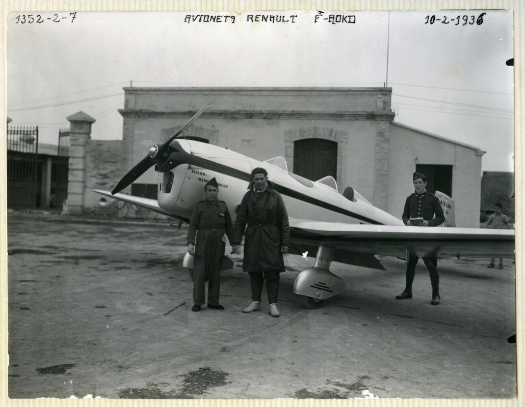 Avioneta Caudron Renault F-ADOK en la base de Los Alcázares.