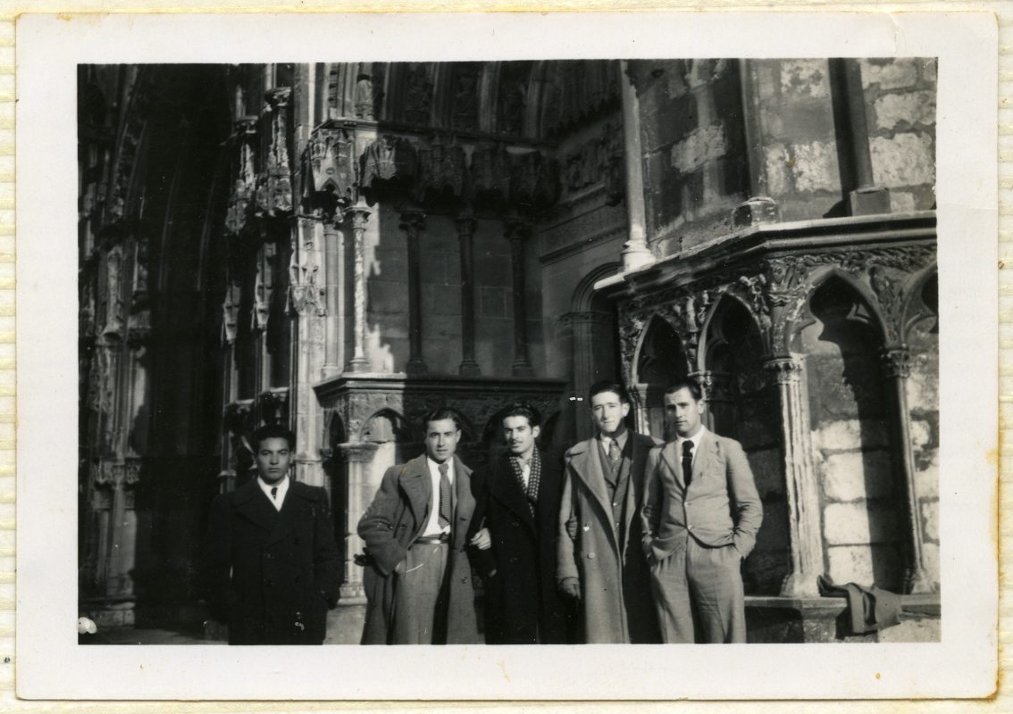Miguel Galindo y compañeros de la Escuela Hanriot de Bourges, en París.