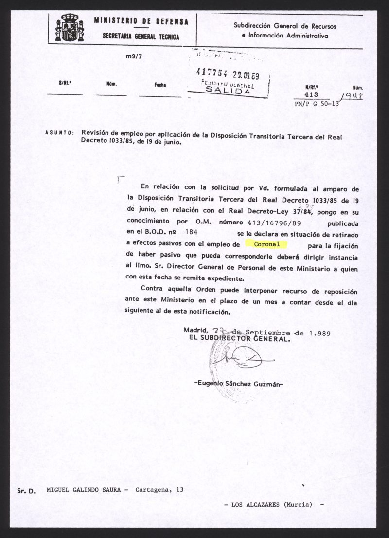 Fotocopia del oficio del Ministerio de Defensa a Miguel Galindo reconociéndole el grado de coronel a efectos de derechos pasivos.