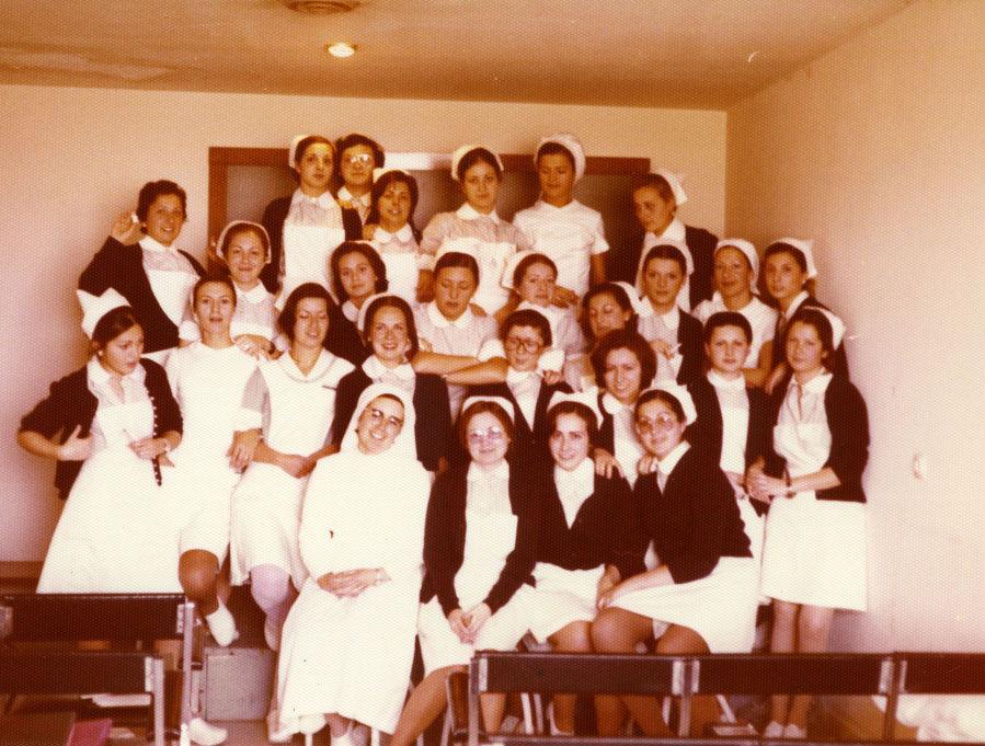 Alumnas de enfermería de la tercera promoción de Asistentes Técnico Sanitarios del Hospital Santa María del Rosell de Cartagena
