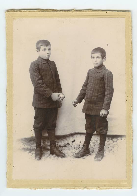 Retrato de los niños Arturo y Julián de Mora Amores