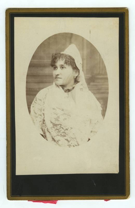 Retrato de Antonia María Molina con mantilla blanca