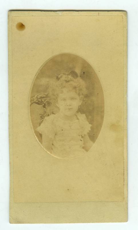 Retrato de la niña Clara Valcárcel Quijano y Montesinos