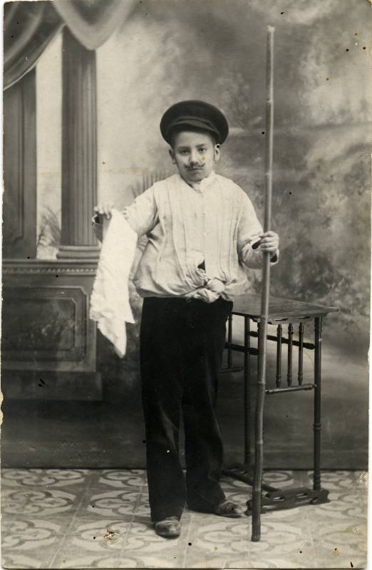 Retrato del niño Enrique Barnuevo Núñez-Cortés disfrazado