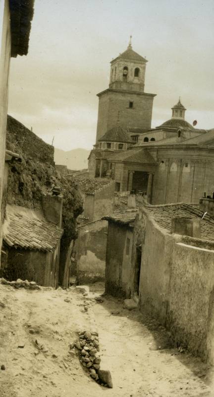 Vista de una calleja del casco antiguo de Jumilla, entre Santiago y la cuevas