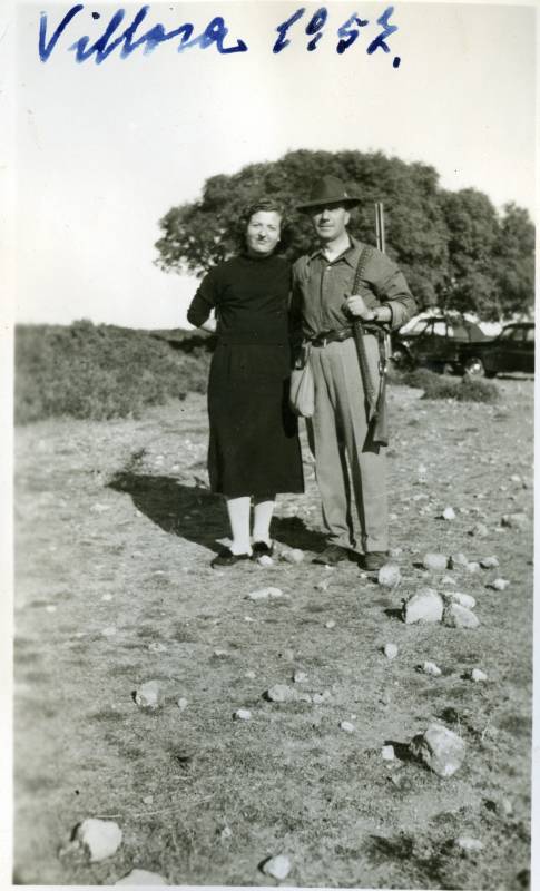 Manuel Barnuevo Núñez-Cortés y su mujer María Fernández-Reyes Sandoval en una jornada de caza en la finca de Villora (Chinchilla)