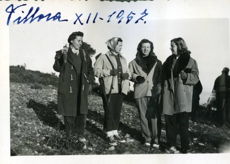 Grupo de señoras en una cacería en la finca de Villora