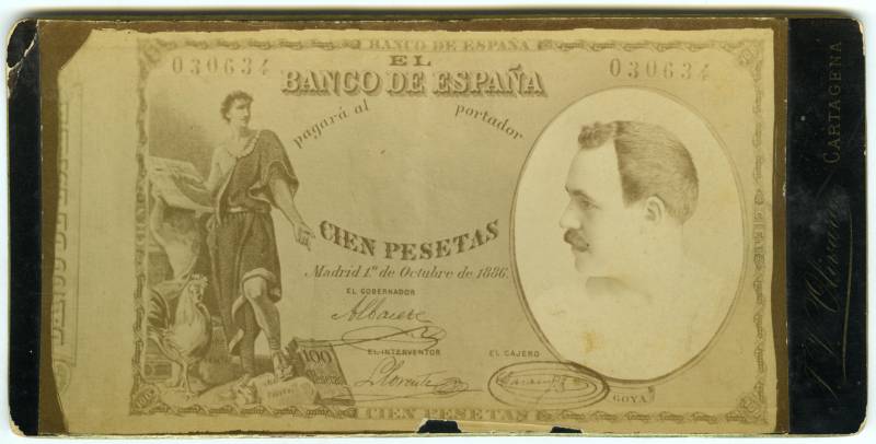 Montaje fotográfico en el que aparece Juan Vera García sobre un billete de cien pesetas de la época.