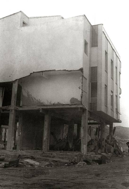Restos de un edificio tras la riada de 19 de octubre de 1973. Álbum Familiar de Puerto Lumbreras: Jose Ramón Ruiz Pérez