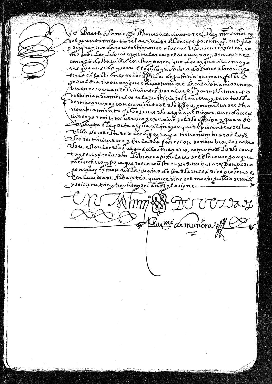 Certificación notarial de Bartolomé Munera, escribano real y del ayuntamiento de Albacete, a petición de Pedro González de Mendiola, dando fe del poder que tienen los alguaciles mayores para nombrar dos tenientes de alguacil.