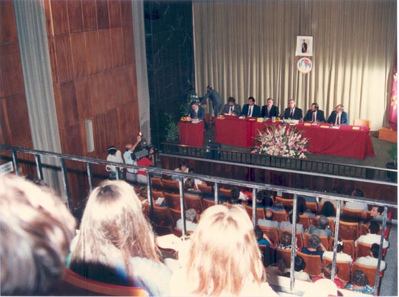 Inauguración del curso escolar 1987-1988: Vista general del salón de actos del Instituto.