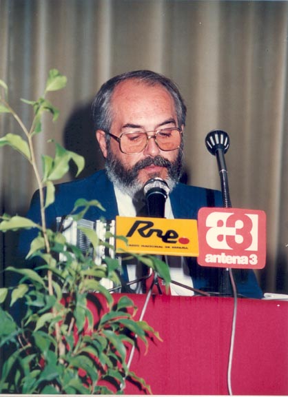 El rector Soler Andrés impartiendo la lección inaugural del curso escolar 1987-1988.