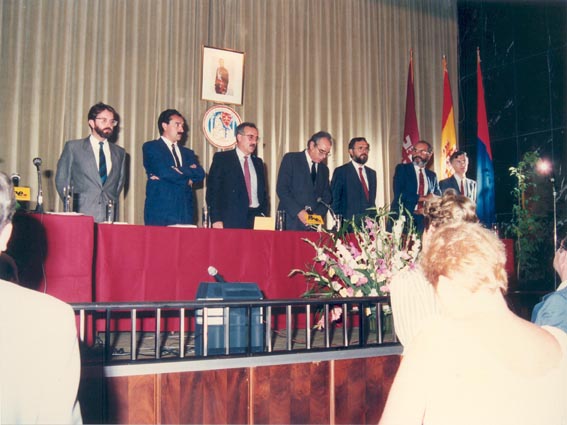 Inauguración del curso escolar 1987-1988: Vista de la mesa presidencial.