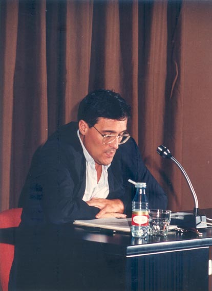 Antonio Viñao impartiendo una conferencia dentro de los actos del 150 aniversario del Instituto.