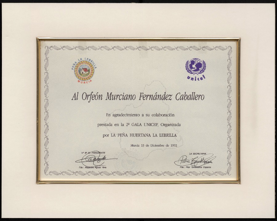 Diploma de agradecimiento al Orfeón Murciano Fernández Caballero por su colaboración prestada en la 2ª Gala UNICEF, organizada por la Peña Huertana La Lebrilla de Murcia.
