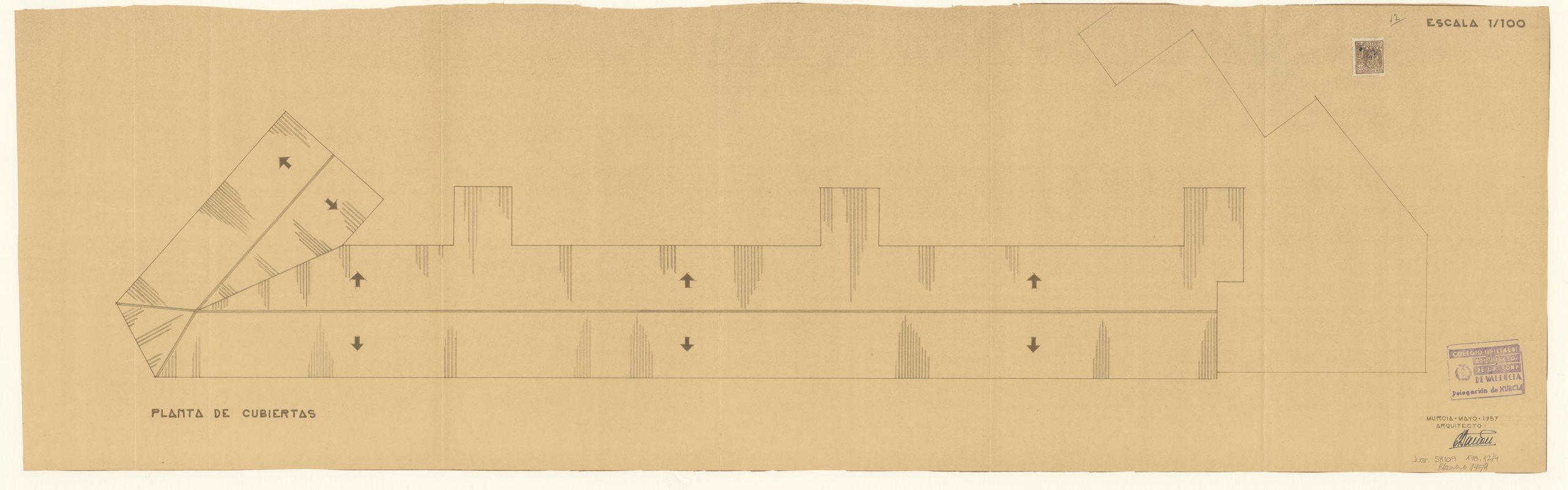 Plano de planta de cubiertas de edificio de viviendas de Gran Vía en Caravaca de la Cruz. Arquitecto Eugenio Bañón. Escala 1:100. Año 1957.