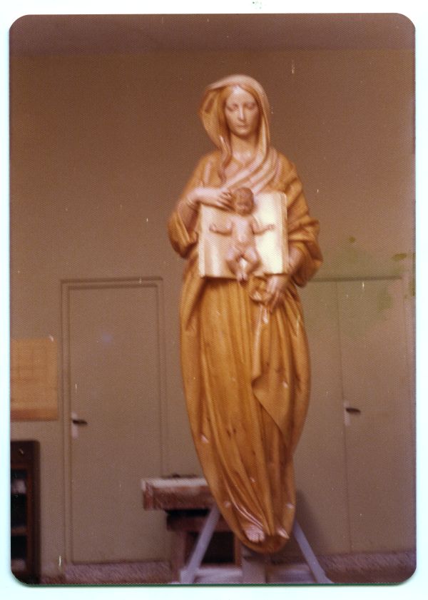 Escultura de la Virgen de los Buenos Libros de la iglesia de Capuchinos de Murcia, obra de Juan González Moreno