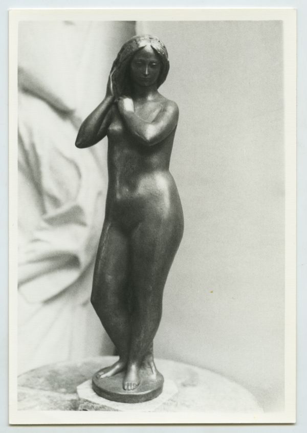 Desnudo de mujer con manos en el pelo (1974), escultura en bronce obra de Juan González Moreno