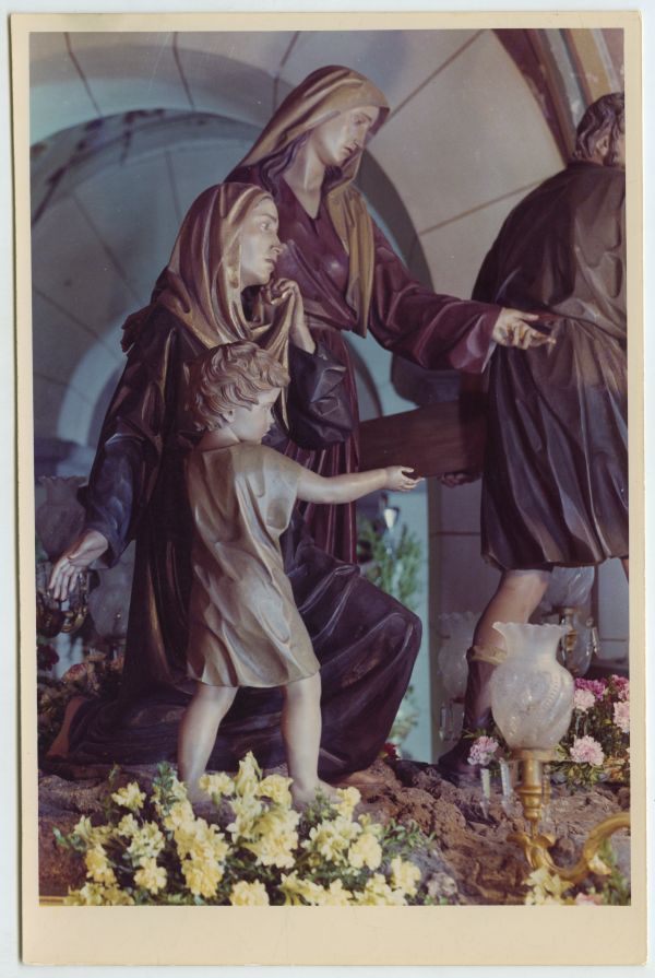 Detalle de las figuras femeninas y el niño del conjunto escultórico de las Hijas de Jerusalem, obra de Juan González Moreno