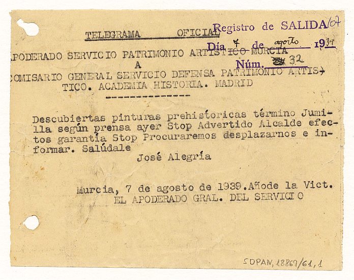 Minuta de un telegrama enviado a la Comisaría General del Servicio de Defensa del Patrimonio Artístico Nacional informando del descubrimiento de pinturas prehistóricas en el término municipal de Jumilla.