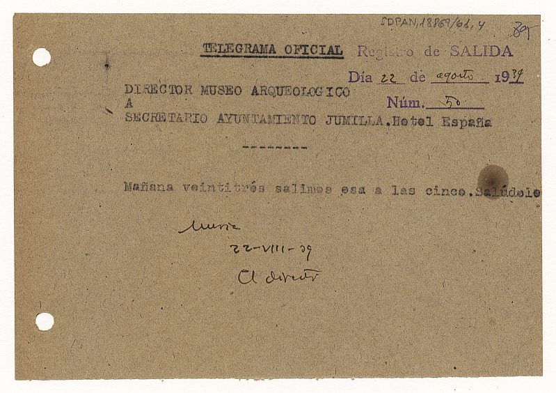 Minuta del telegrama enviado por Augusto Fernández de Avilés al secretario del ayuntamiento de Jumilla informándole que partirían a Jumilla el día siguiente a las cinco.