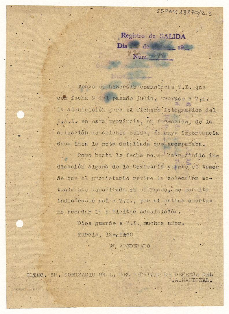 Minuta del oficio enviado a la Comisaría General del Servicio de Defensa del Patrimonio Artístico Nacional recordando que se solicitó la adquisición de la colección de clichés de Cristóbal Belda y aún no se ha obtenido respuesta.
