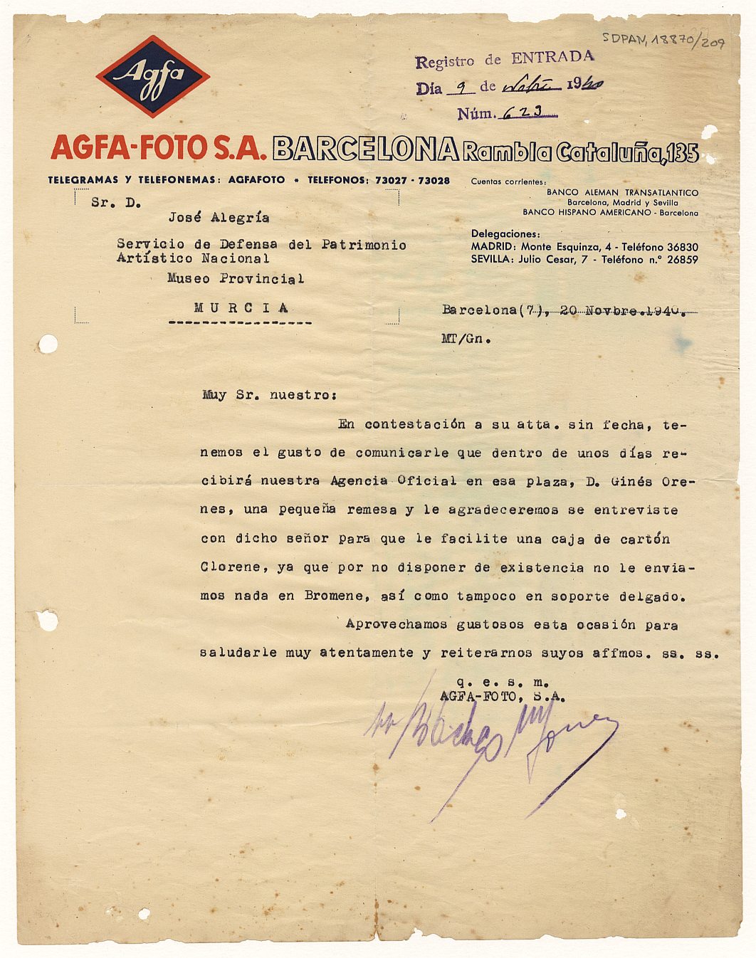 Carta enviada por la empresa Agfa-Foto Barcelona en la que comunican al Servicio de Defensa del Patrimonio Artístico Nacional de Murcia que se ha enviado una remasa de material fotográfico al establecimiento de Ginés Orenes.